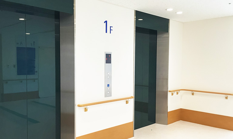 エレベーター内